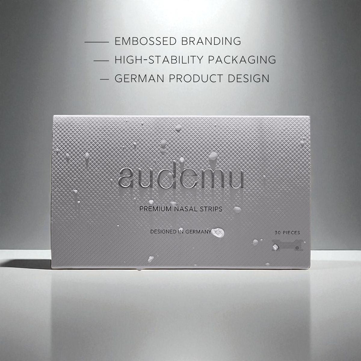 udemu THE NASAL STRIP – Premium Nasenpflaster mit starker Haftung und hypoallergenem Kleber, minimalistische Verpackung im Luxusdesign.