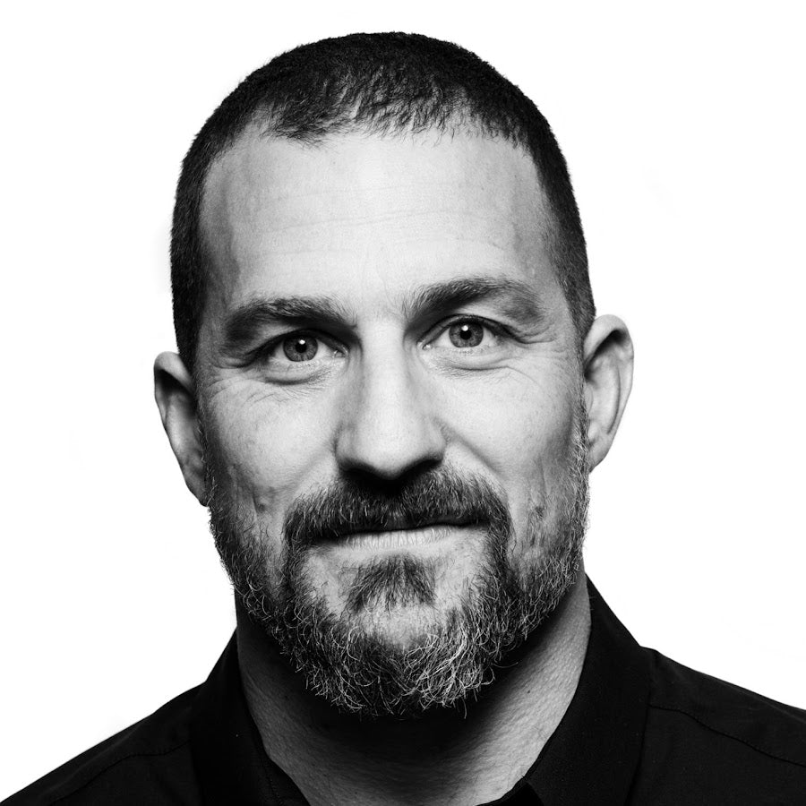 Porträt von Dr. Andrew Hubermann, einem Mann mit kurzem Haar und Bart, der lächelt – schwarz-weißes Profilbild.